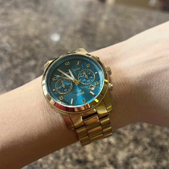 Michael Kors Watch Hunger Stop Runway Watch - Picture 5 of 7